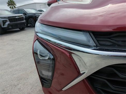 Certified 2025 Chevrolet Trax LT image 10