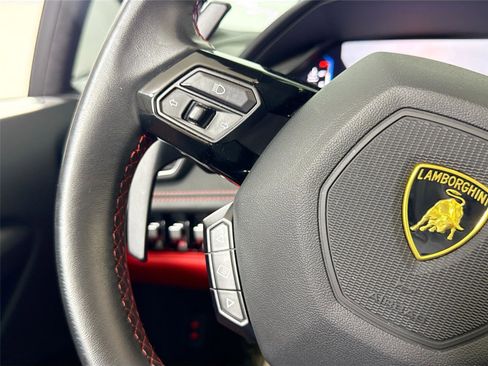 Used 2023 Lamborghini Huracan EVO image 24