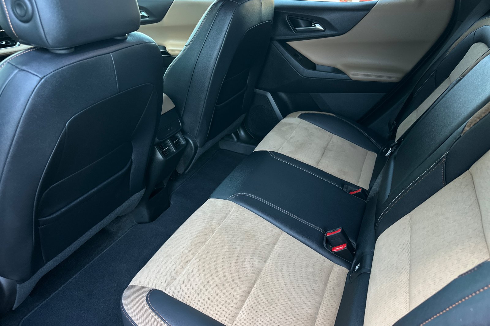 Used 2025 Chevrolet Equinox ACTIV w/ Safety and Technology Package AWD/4WD image 14