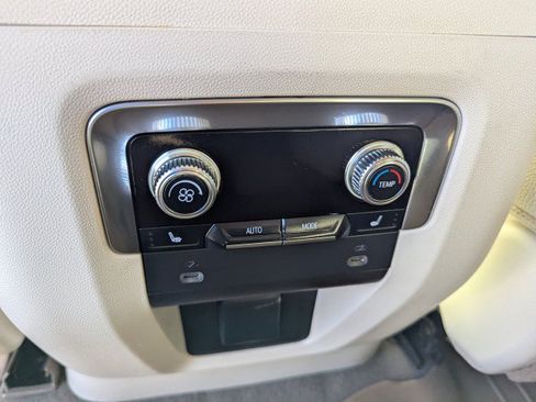 Used 2022 GMC Yukon XL Denali AWD/4WD image 27