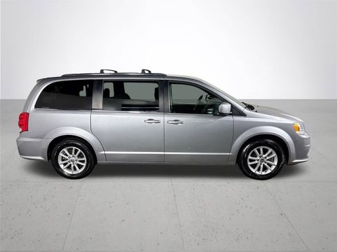 Used 2019 Dodge Grand Caravan SXT image 5