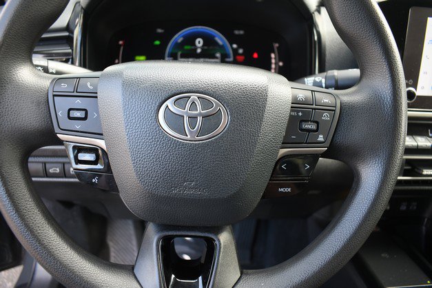 Used 2025 Toyota Camry LE FWD image 30