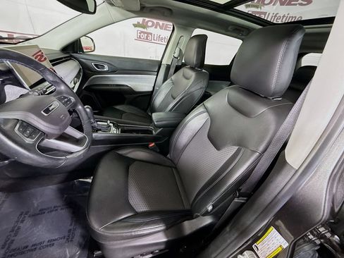 Used 2022 Jeep Compass Latitude w/ Sun and Sound Group AWD/4WD image 27