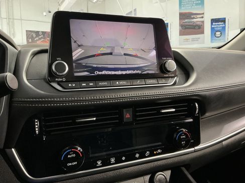 Used 2022 Nissan Rogue SV image 27