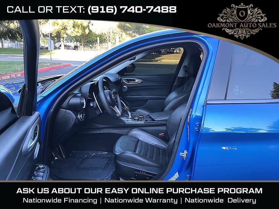 Used 2017 Alfa Romeo Giulia Ti w/ TI 19" Sport Package RWD image 18