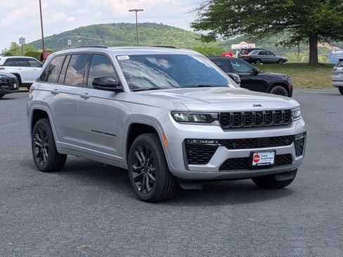 New 2026 Jeep Grand Cherokee Limited AWD/4WD image 3