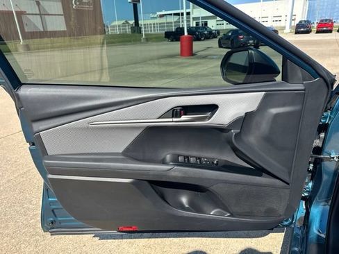 Used 2025 Toyota Camry SE w/ Convenience Package FWD image 8