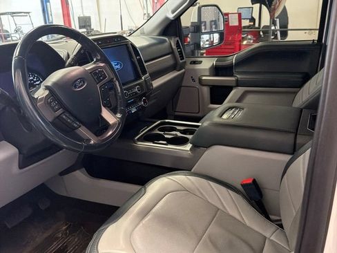 Used 2022 Ford F250 Limited AWD/4WD image 2