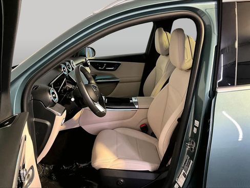 Used 2026 Mercedes-Benz GLC 300 4MATIC image 9