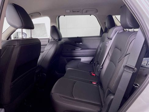 New 2025 Nissan Pathfinder SL image 5
