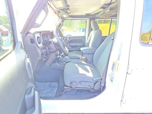 Used 2025 Jeep Gladiator Sport AWD/4WD image 16