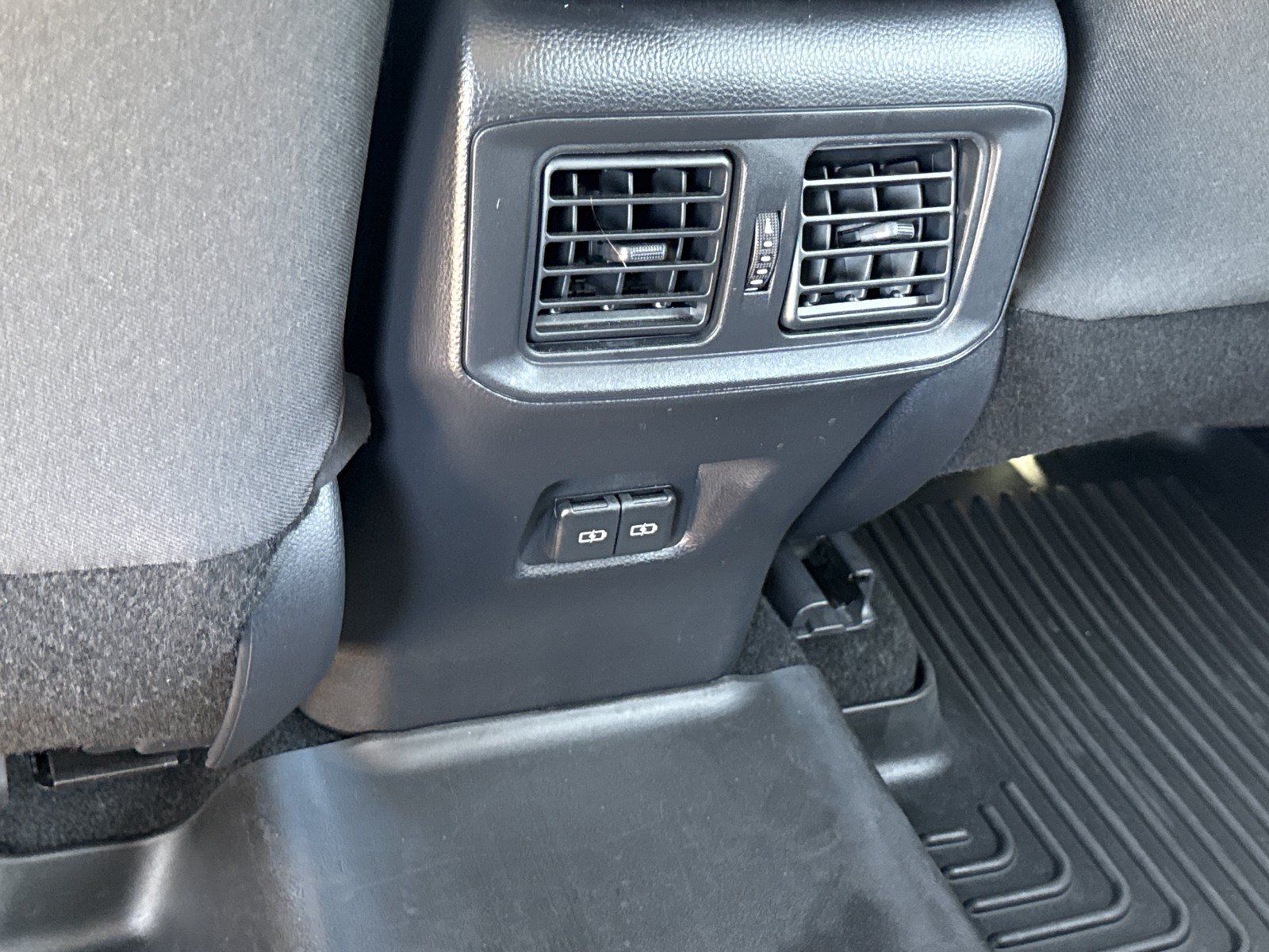 Used 2025 Toyota RAV4 XLE FWD image 14