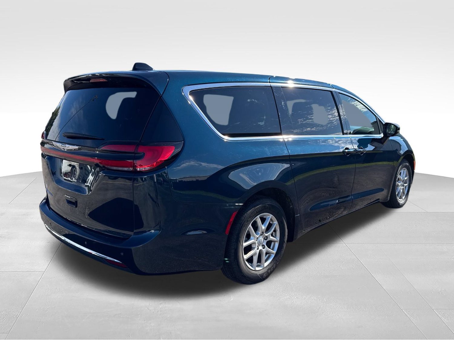 Used 2025 Chrysler Pacifica Select FWD image 5