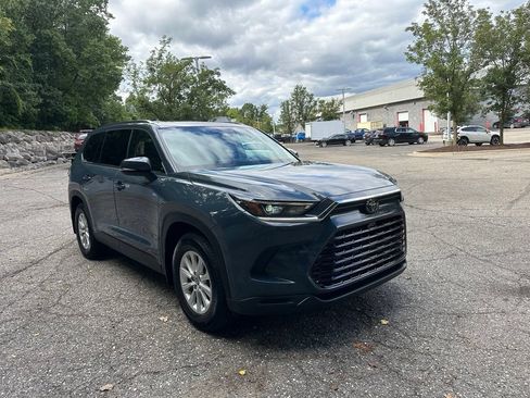 Used 2025 Toyota Grand Highlander AWD image 7