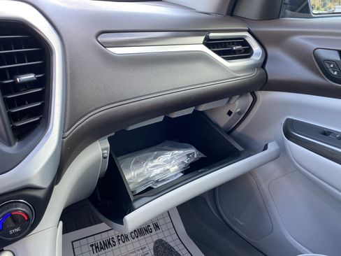 Used 2021 GMC Acadia SLT image 30