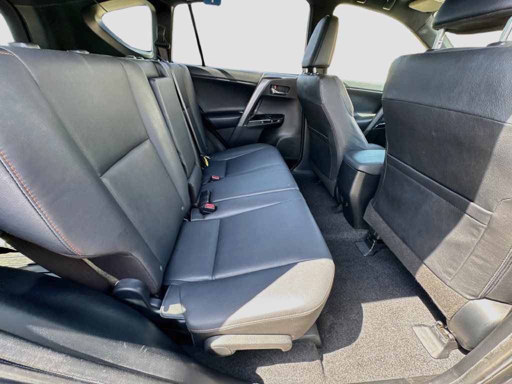 Used 2018 Toyota RAV4 SE w/ Power Extra Value Package FWD image 32