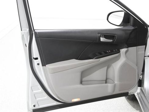 Used 2013 Toyota Camry LE image 4