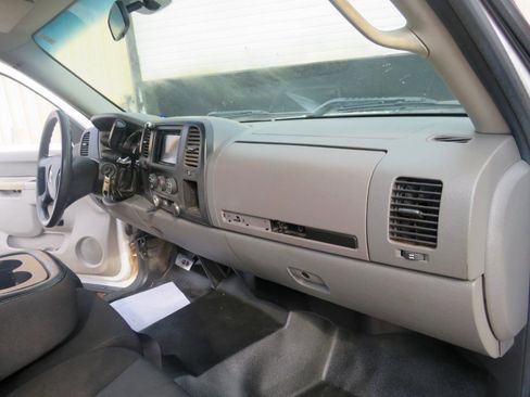 Used 2013 Chevrolet Silverado 2500 W/T image 26