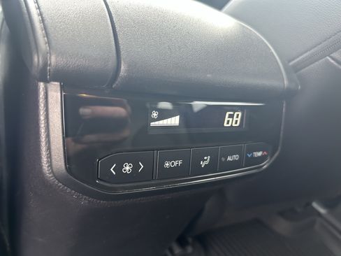 Used 2024 Toyota Highlander XLE AWD/4WD image 21