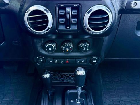 Used 2014 Jeep Wrangler Unlimited Sahara w/ Connectivity Group AWD/4WD image 26