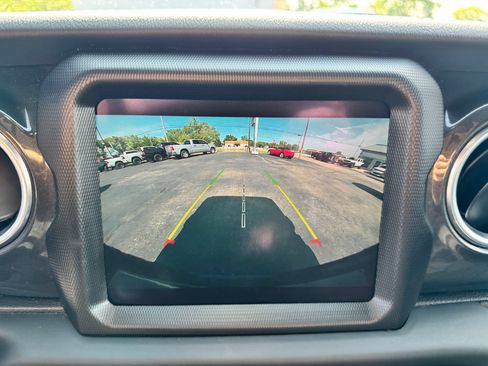 Used 2021 Jeep Wrangler Unlimited Sahara AWD/4WD image 21