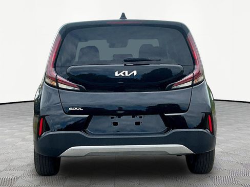 Used 2023 Kia Soul LX w/ LX Technology Package FWD image 12