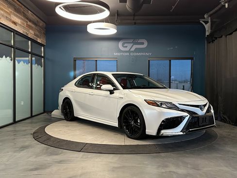 Used 2021 Toyota Camry XSE image 1