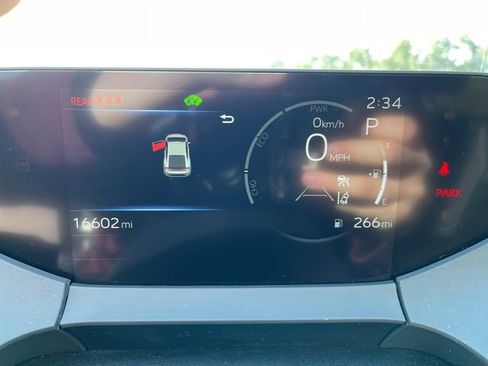 Used 2025 Toyota Prius LE image 31