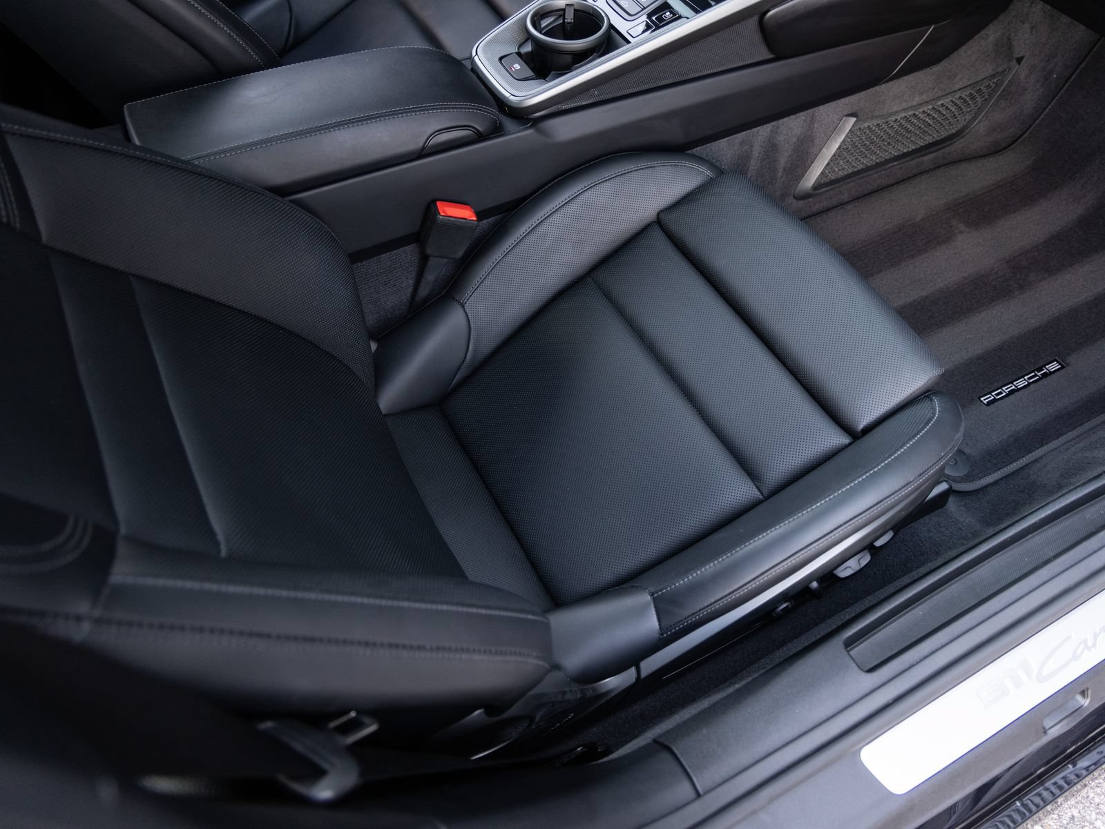 Certified 2024 Porsche 911 Carrera RWD image 32