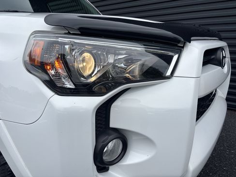Used 2020 Toyota 4Runner SR5 Premium w/ Moonroof Package AWD/4WD image 24