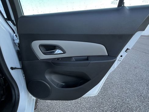 Used 2015 Chevrolet Cruze LS image 18