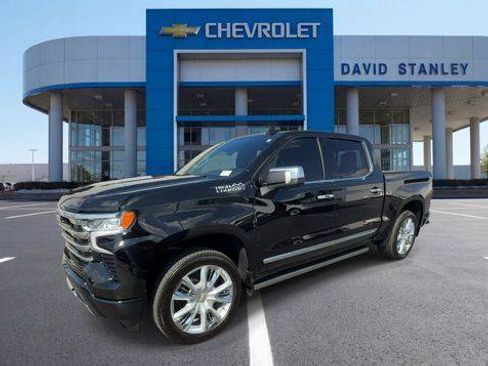 Used 2025 Chevrolet Silverado 1500 High Country AWD/4WD image 4
