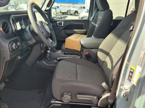 New 2026 Jeep Gladiator Mojave image 11