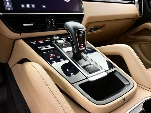 Certified 2021 Porsche Cayenne Coupe AWD/4WD image 11