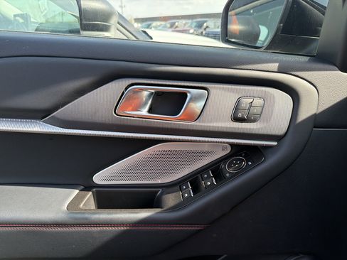 Used 2025 Ford Explorer ST AWD/4WD image 14
