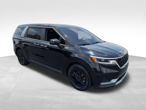 Used 2024 Kia Carnival LX FWD image 2