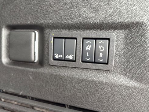 Used 2025 GMC Yukon Elevation w/ LPO, Floor Liner Package image 24