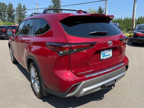 Used 2026 Toyota Highlander Platinum AWD/4WD image 3