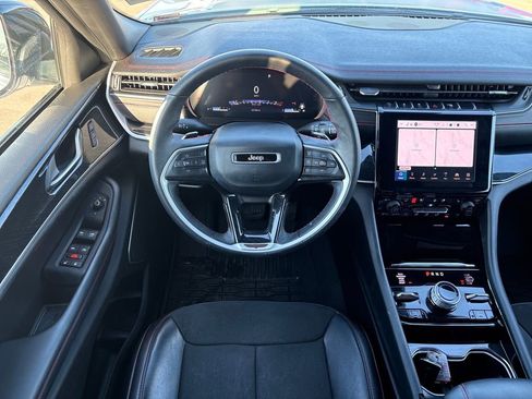 Used 2022 Jeep Grand Cherokee Trailhawk w/ Luxury Tech Group III image 18