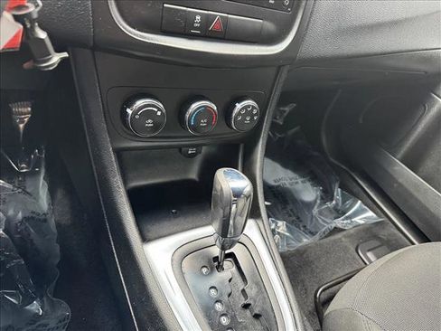Used 2014 Dodge Avenger SE FWD image 14