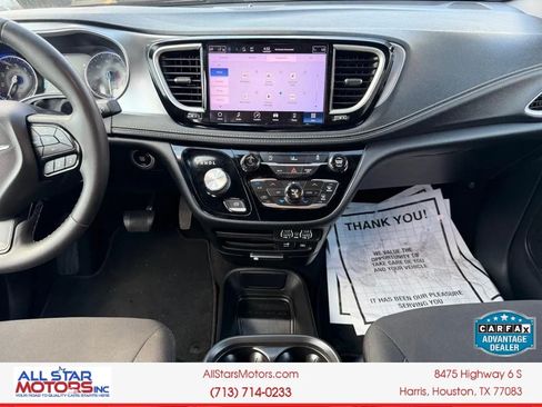 Used 2022 Chrysler Pacifica Touring FWD image 23