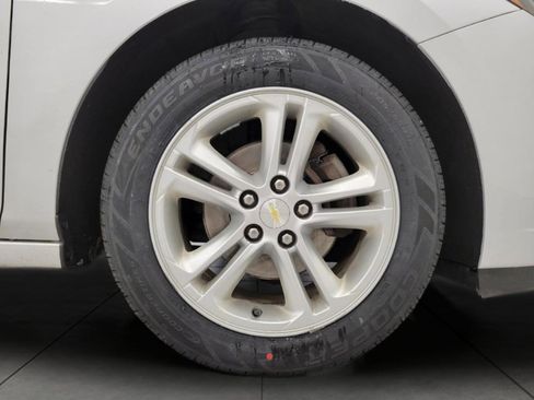 Used 2017 Chevrolet Cruze LT w/ Convenience Package image 3