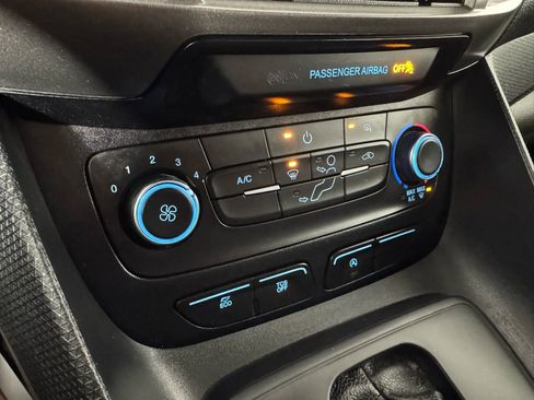 Used 2022 Ford Transit Connect XLT image 18