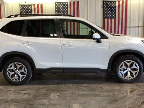 Used 2023 Subaru Forester Premium image 18