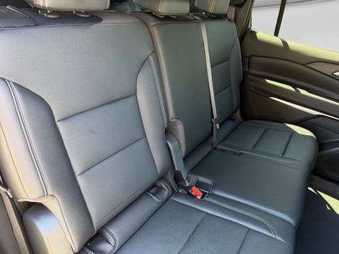 Used 2025 Chevrolet Traverse LT w/ Sun and Wheel Package AWD/4WD image 17