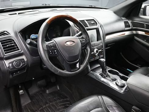 Used 2018 Ford Explorer Platinum AWD/4WD image 13