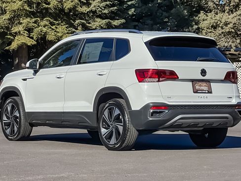 Used 2024 Volkswagen Taos SE image 6