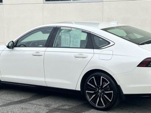 Certified 2023 Honda Accord Touring image 3