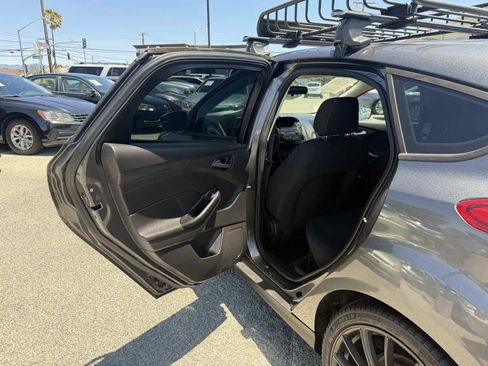 Used 2018 Ford Focus SE FWD image 14