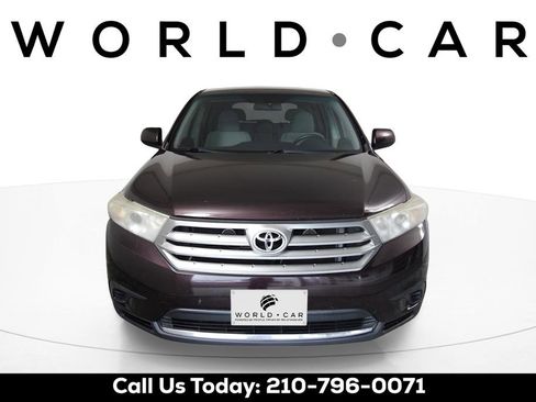 Used 2013 Toyota Highlander FWD image 2